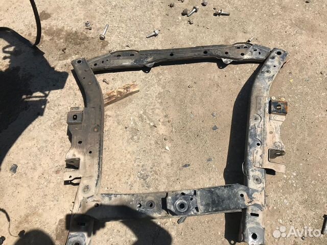 Передний подрамник Рено Дастер