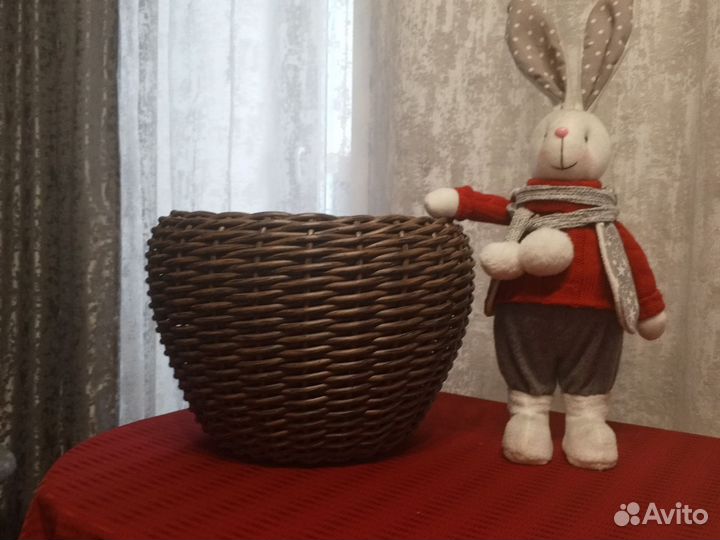 Кашпо из искусственного ротанга