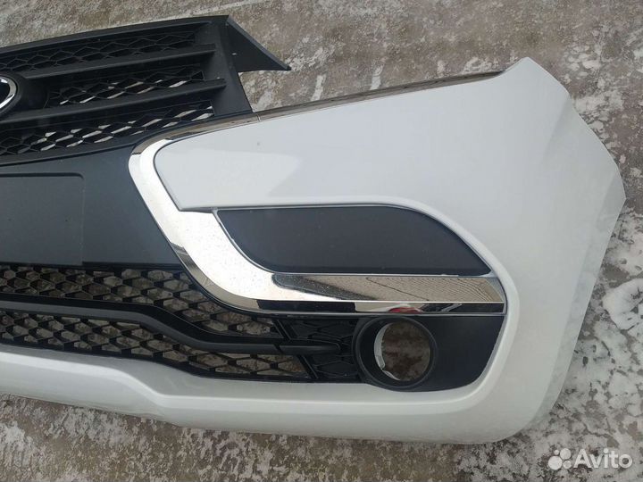 Передний бампер Лада хрей. Цвет Ледниковый 221