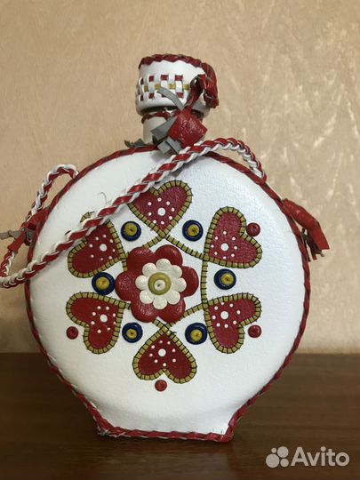 Бутылка в кожаном футляре сувенирная