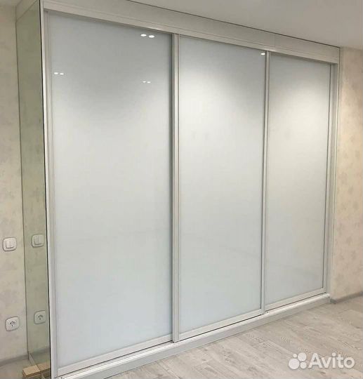 Шкаф с зеркалом