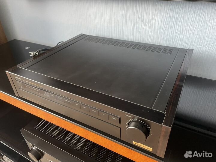 Предварительный усилитель Onkyo Integra P-308