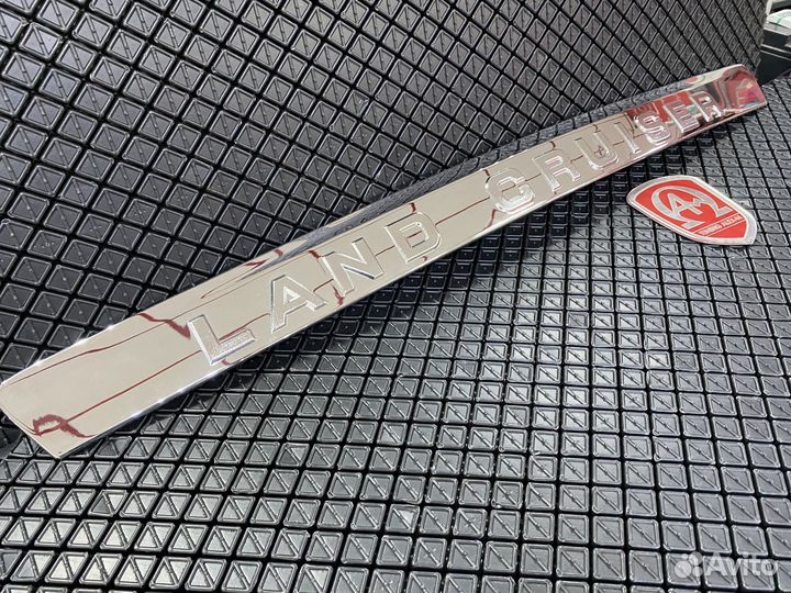 Накладка над номером Toyota Land Cruiser 200