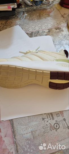 Кроссовки женские фирмы Адидас