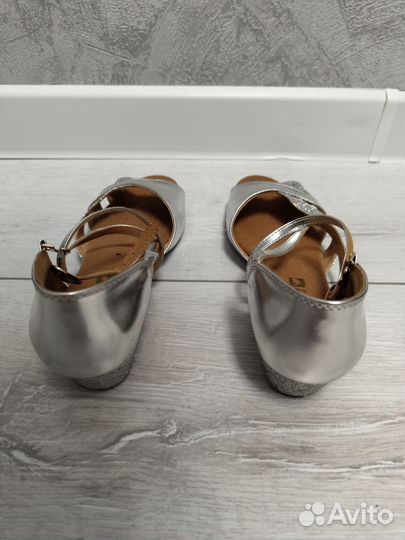 Туфли для девочки 35 размер серебряные