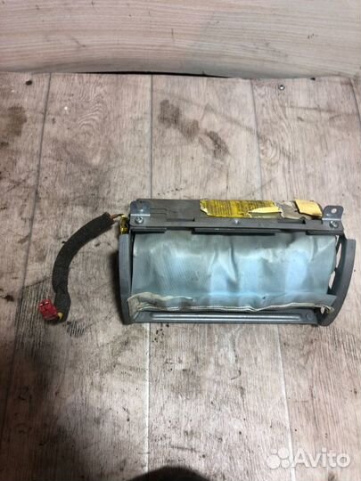 Подушка безопасности пассажира Mitsubishi Carisma