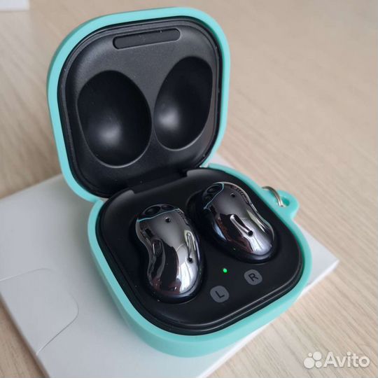 Наушники Galaxy Buds Live