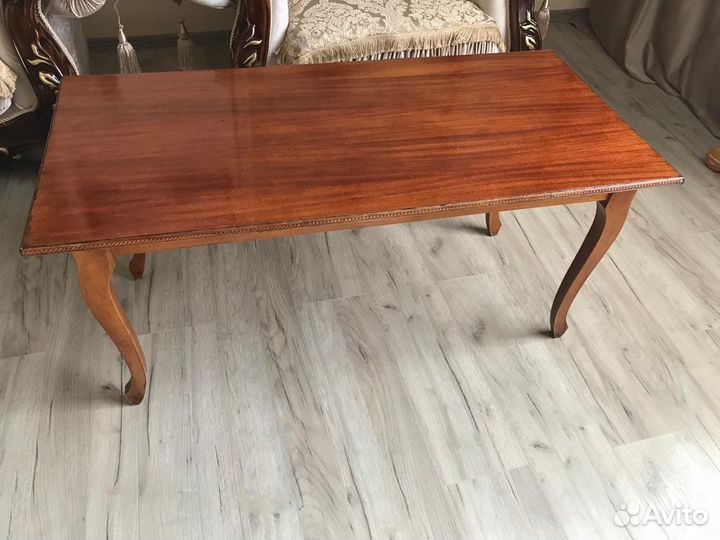 Стол из дерева