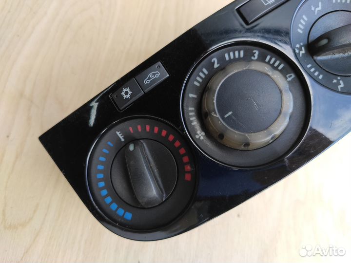 Блок управления климатом на Opel Corsa D