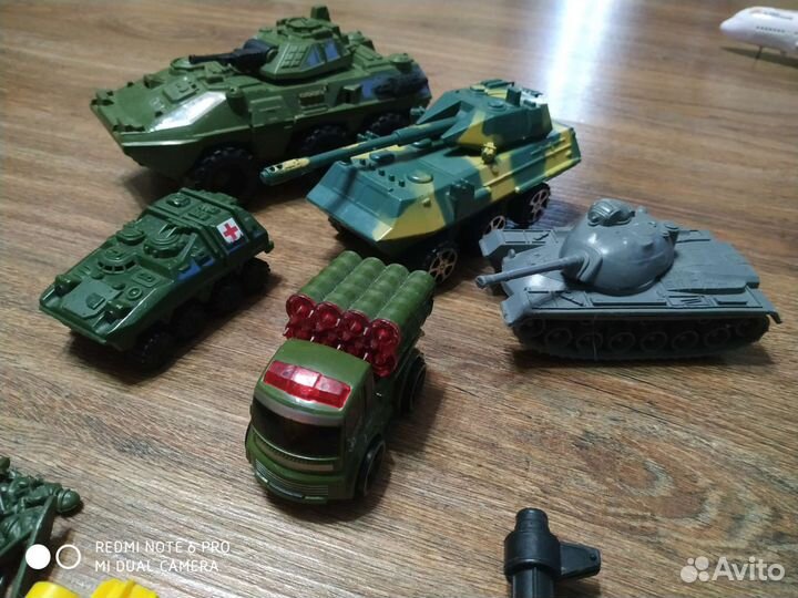 Игрушки военной тематики