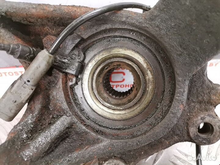 Цапфа/кулак поворотный передний правый Peugeot 3008