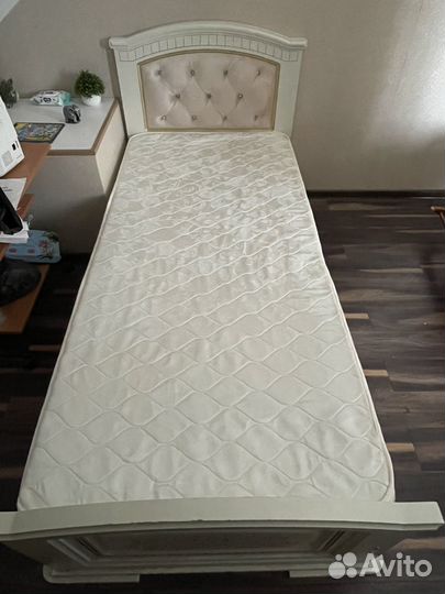 Кровать односпальная с матрасом бу