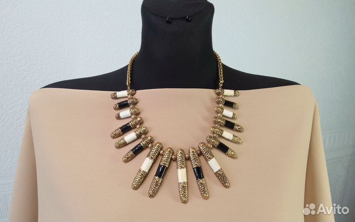 Комплект бижутерии серьги и колье