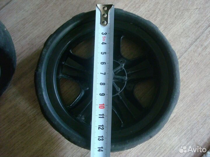 Колесо от коляски, трещетки на капор