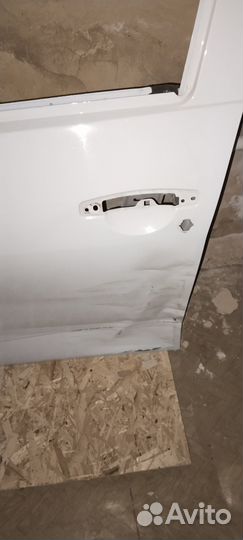 Передняя водительская дверь на Рено Дастер