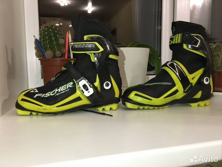 Продаю лыжные ботинки Fischer