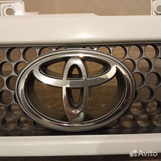 Решетка радиатора тойота Noah