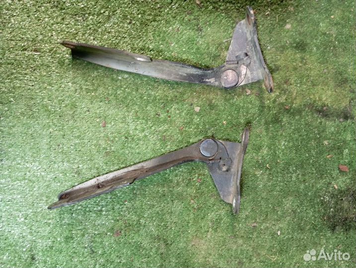 Петля капота левая правая mitsubishi carisma