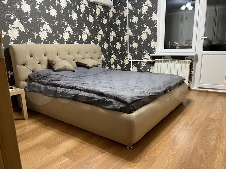 2-к. квартира, 75 м², 8/14 эт.