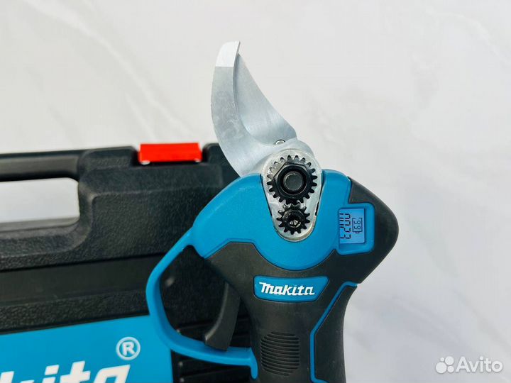 Секатор makita