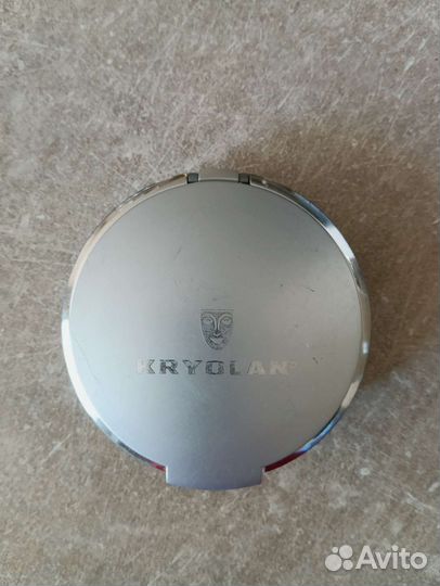 Пластиковый контейнер с зеркалом