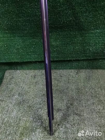 Молдинг стекла двери передний левый Toyota Avensis