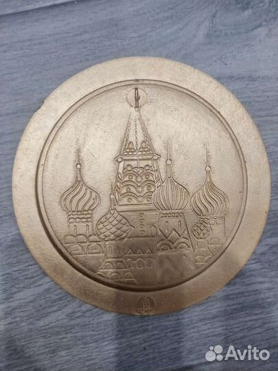 Декоративная тарелка с эмалью 