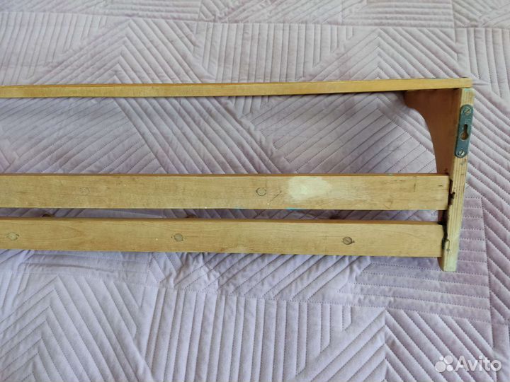 Вешалка для одежды настенная