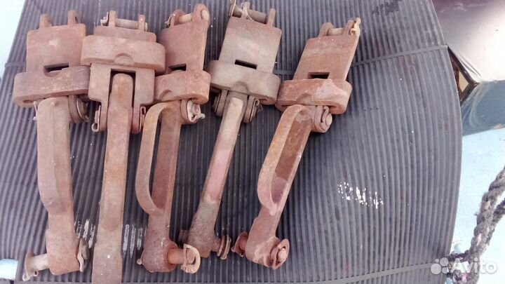 Стопорный язык для судовых люков