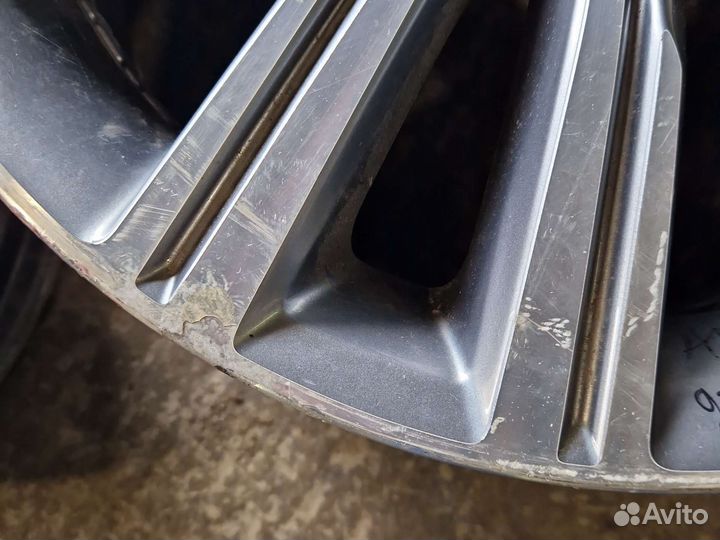 Диск литой оригинал R17 Genesis G80