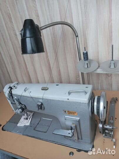 Промышленная швейная машинка