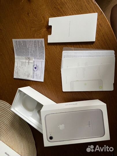 Телефон iPhone 7 коробка и чек
