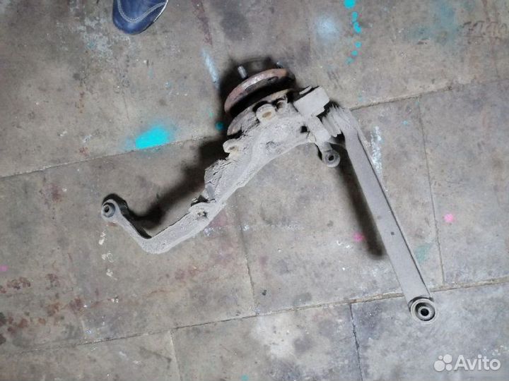 Кулак задний левый Hyundai Sonata 4