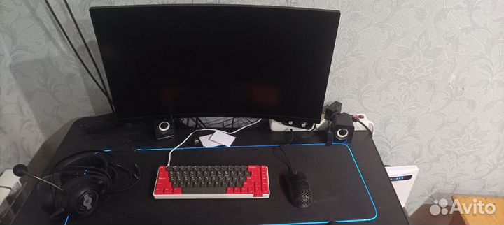 Игровой компьютер с монитором