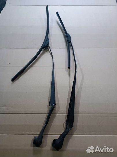 Поводок дворника Мицубиси Лансер 9