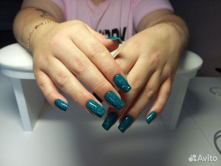 Маникюр с покрытием гель лак, модель на маникюр