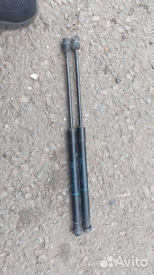 Опель астра h амортизатор крышки багажника