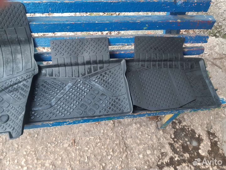Резиновый коврик в салон vesta