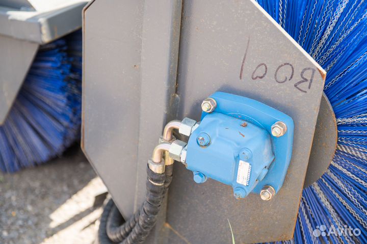 Щетка дорожная ZL 30 на фронтальный погрузчик