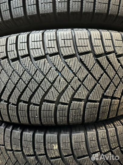 Pirelli Ice Zero FR 235/55 R19 105H