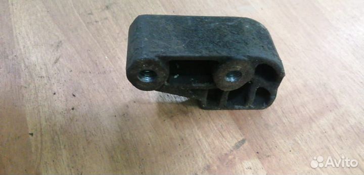 Кронштейн генератора 90448772 GM Opel