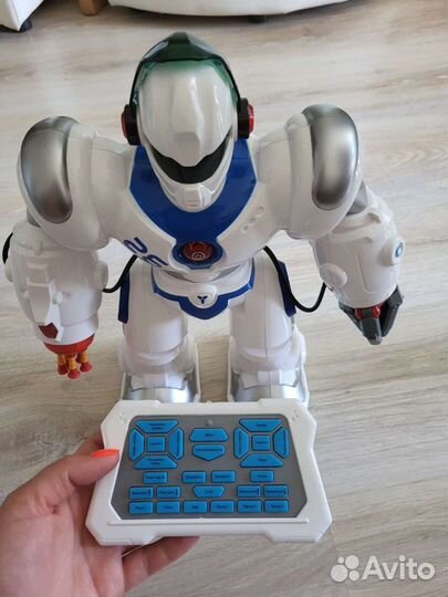 Игрушка робот с пультом