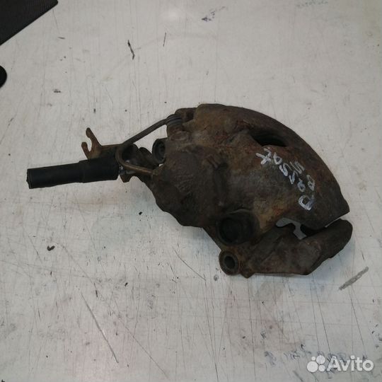 Суппорт передний правый VW Passat B5