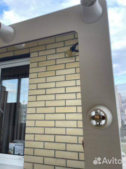 Гримерное зеркало с подсветкой