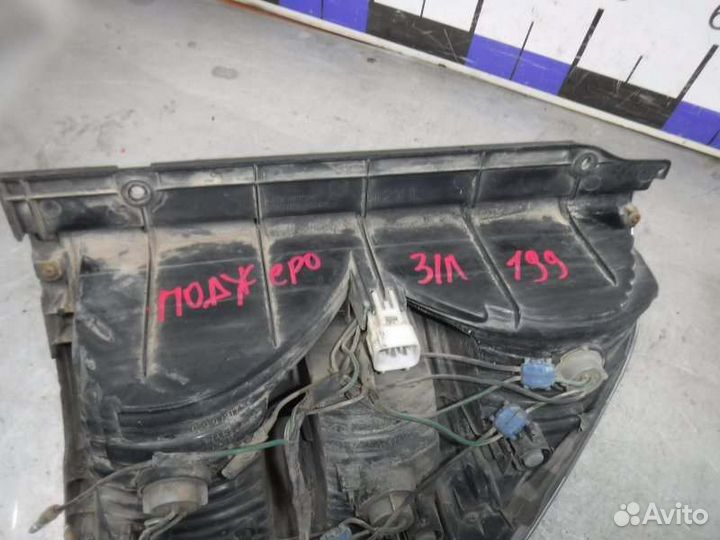 Фонарь задний левый Mitsubishi Pajero 3 6G74 2001