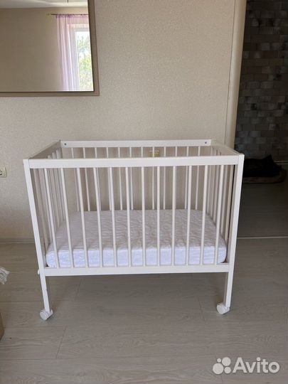 Детская кроватка с матрасом