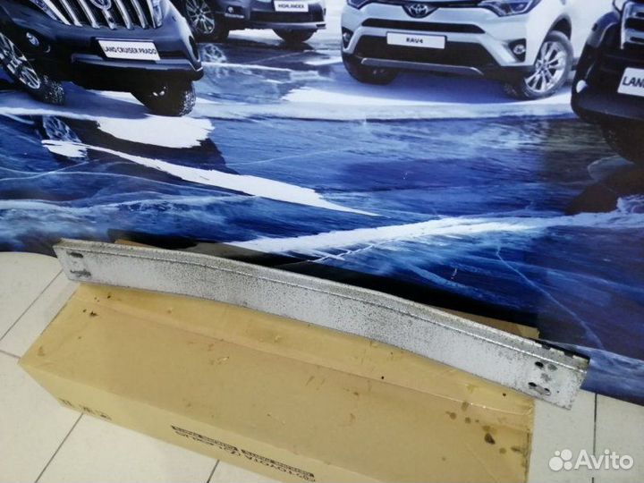 Усилитель бампера Toyota Camry 40