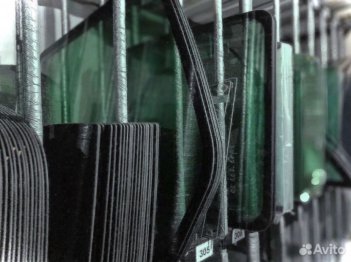 Стекло лобовое нижние на Hyundai 290 LC-7