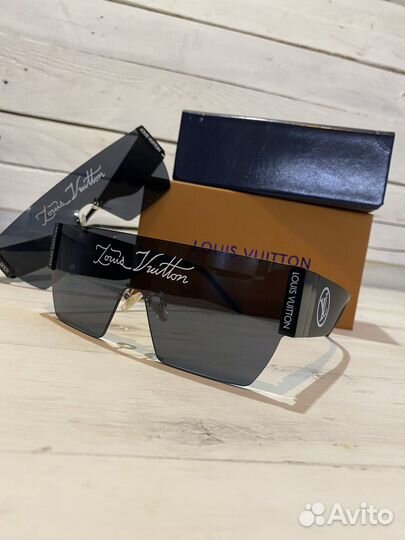 Солнцезащитные очкиLouis Vuitton