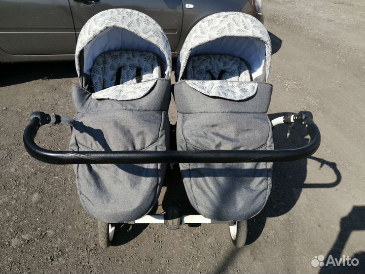 Коляска для двойни